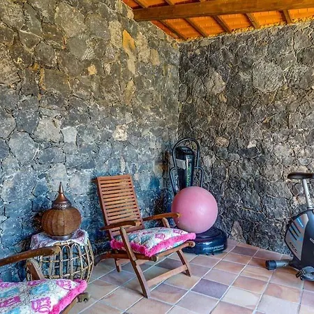 Villa Sleeps 8 Pool Wifi *