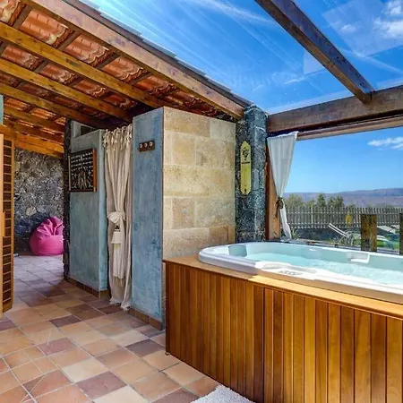 Villa Sleeps 8 Pool Wifi