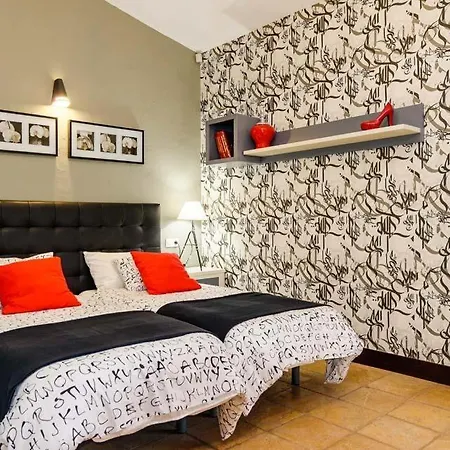 Villa Sleeps 8 Pool Wifi *