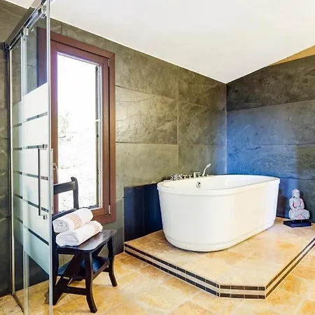 Sleeps 8 Pool Wifi * Tetir