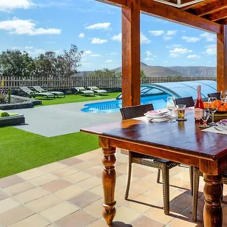 Sleeps 8 Pool Wifi * Tetir