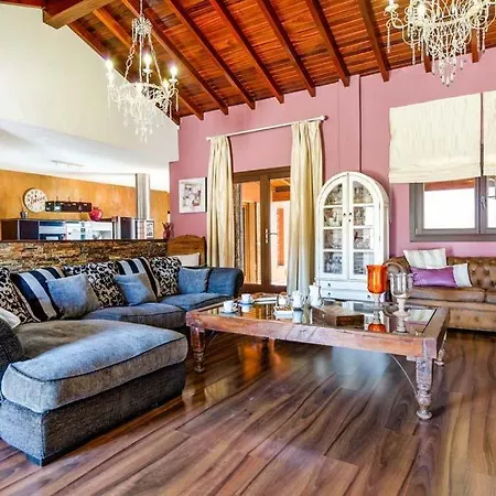 Sleeps 8 Pool Wifi Villa *