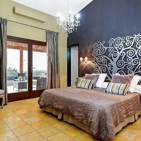 Sleeps 8 Pool Wifi Tetir